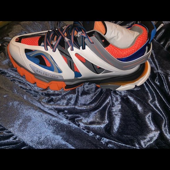 Sneakers - Picture 3 of 4